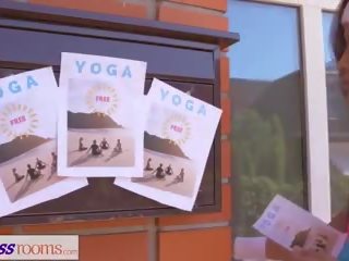 Idoneità camere adulti clip yoga per grande tette asiatico lesbica: sesso af