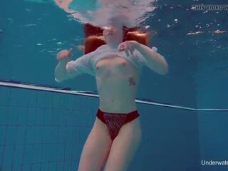 מתחת למים שוחה deity אליס bulbul