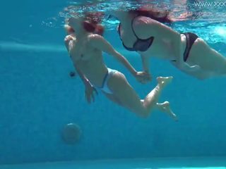 Jessica ja lindsay alasti uinti sisään the altaan: hd seksi video- bc