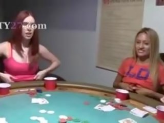 युवा लड़कियों सेक्स पर पोकर रात