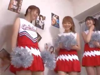 3 khổng lồ ngực nipponese cheerleaders chia sẻ dưa chuột