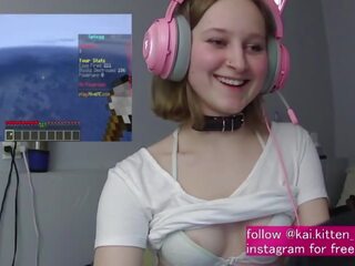 Gamer teenager spanks for every respawn and cums while playing minecraft sikiş film movs