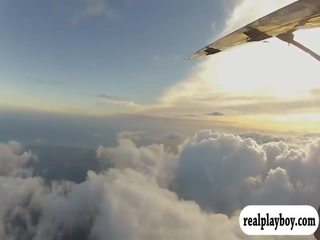 তেজী badass নিষ্পাপ পানি surfing এবং skydiving মধ্যে hawaii