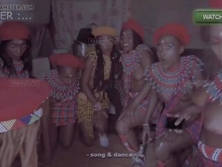 Tanpa penutup dada warga afrika kanak-kanak perempuan pergi ke dalam untuk ritual tarian: hd xxx filem cb