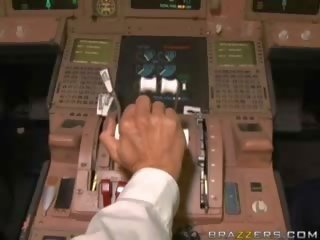 Passengers pagkakaroon quickie sa isang airplane!