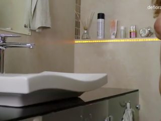 Divinity margaret robbie sisään the kylpyhuone päällä defloraatio kanava