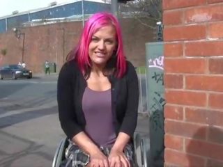 Wheelchair legat leah caprice în regatul unit intermitent și afara nuditate